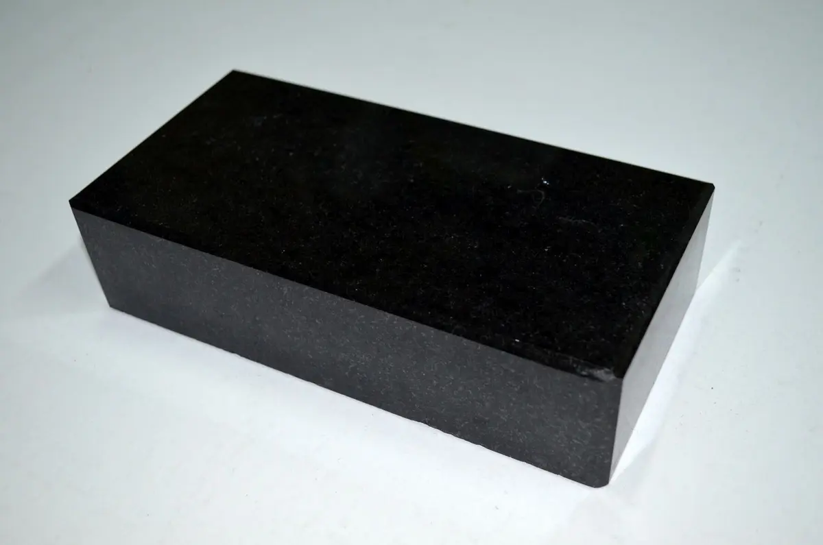 Kostka granitowa 20x10x5 z grafiką i napisem (wypolerowana z każdej strony)