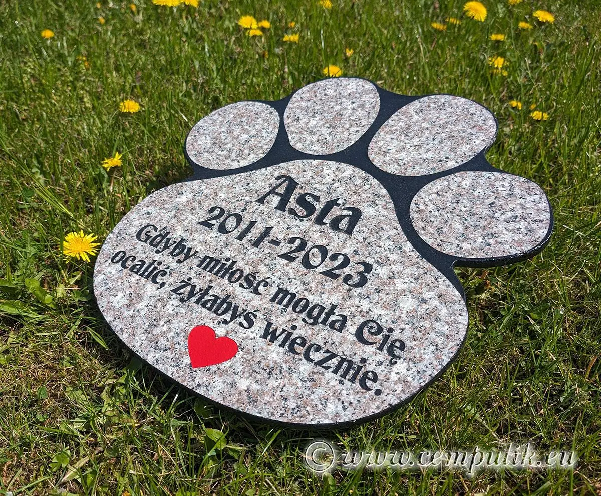 Brązowy nagrobek dla psa w kształcie łapy