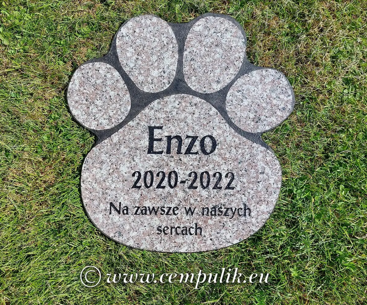 brazowy nagrobek w kształcie łapy