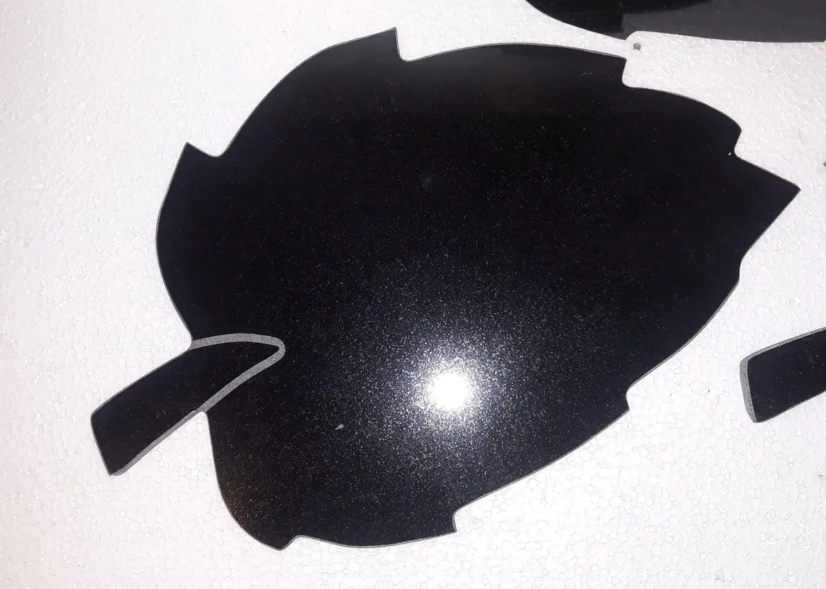 Große Grabplatte in Blattform - ein elegantes Denkmal für Ihr geliebtes