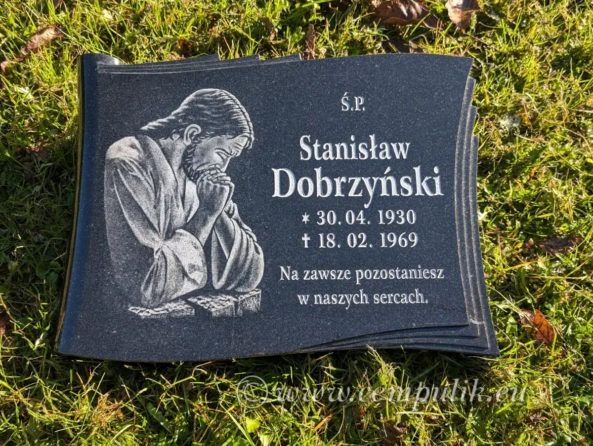 Granitowy papirus z napisem i wizerunkiem - czarny granit