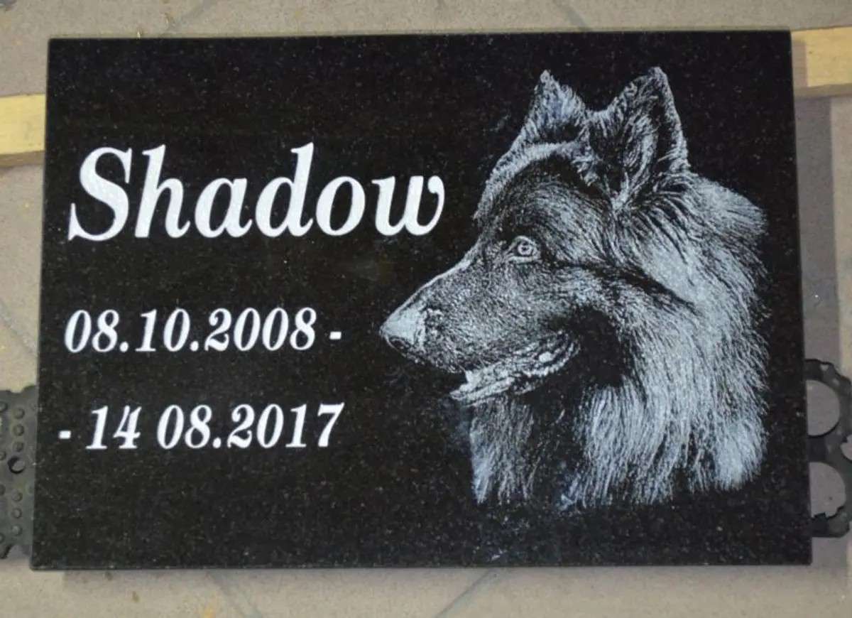 Granit-Gedenktafel mit Porträt und Inschrift 35×25