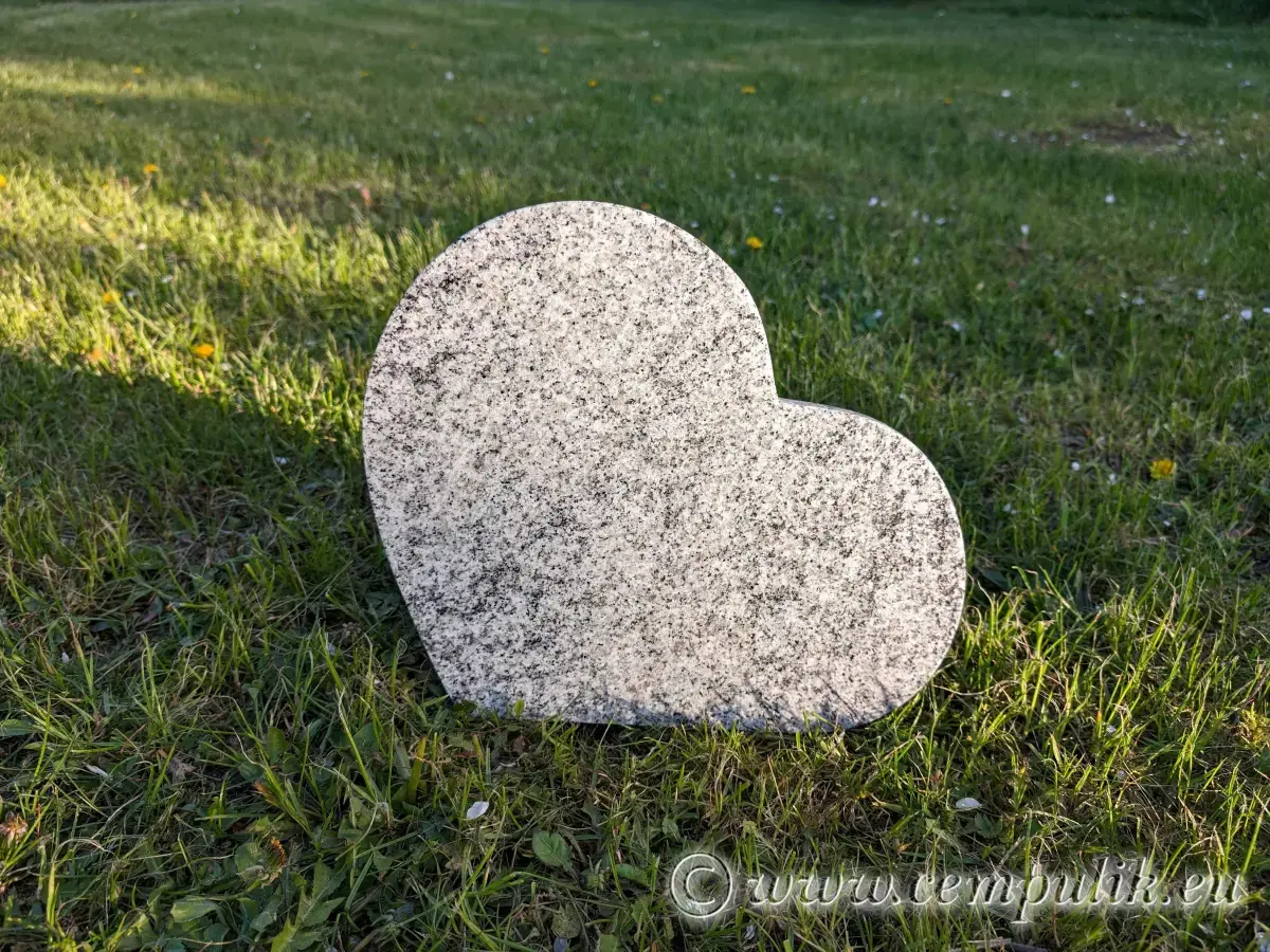 Tilted Gray Granite Heart-Shaped Pet Memorial (color1)