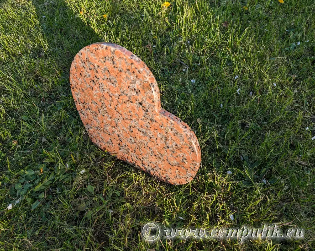 Tilted Heart-Shaped Pet Memorial in Warm Granite Tones (color4)