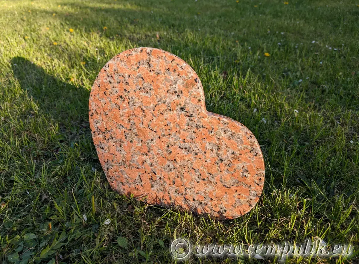 Tilted Heart-Shaped Pet Memorial in Warm Granite Tones (color4)