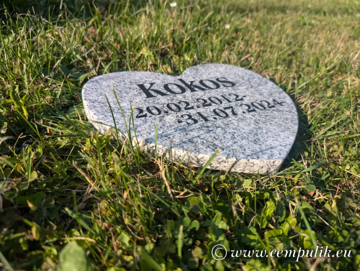 Serce granitowe na nagrobek (Granit biały) – Elegancka Pamiątka z Personalizacją