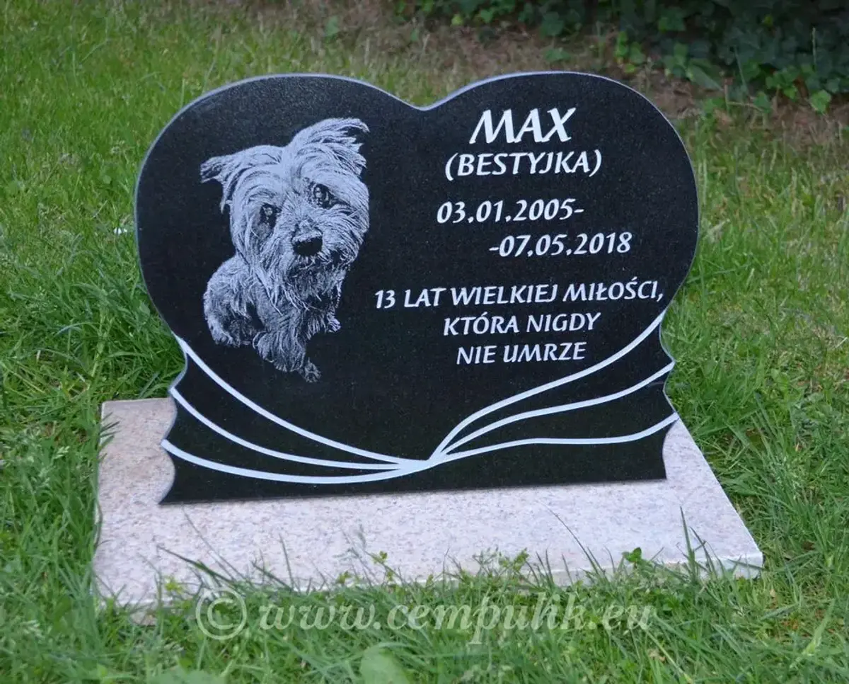 Serce ze Wstęgami na Pomnik – Granitowe Serce z Grawerem Diamentowym | Cempulik