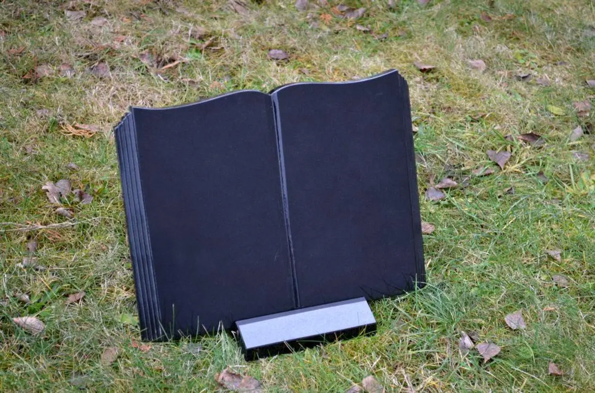 Płyta w kształcie otwartej książki (średnia)